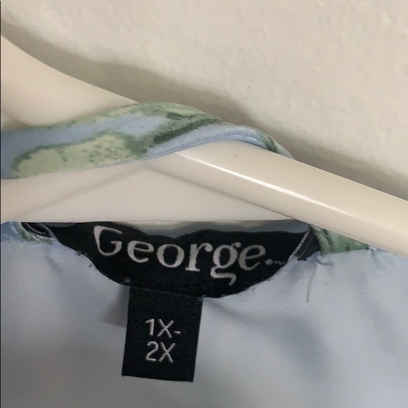 Robe - Picture 3 of 3